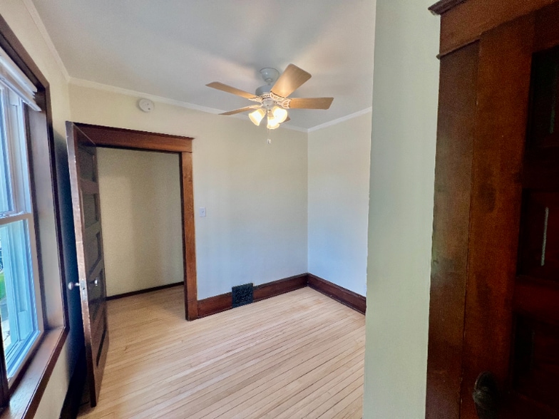 Building Photo - 716 N 9th St