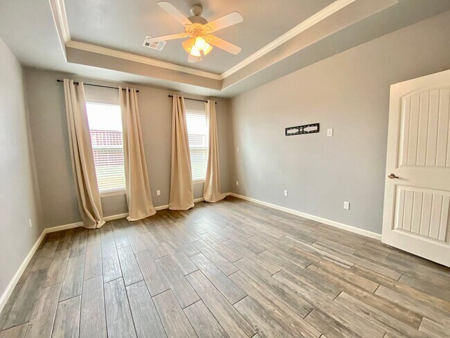 Building Photo - 3 Bed, 2.5 Bath in Gated Community with Private Pond