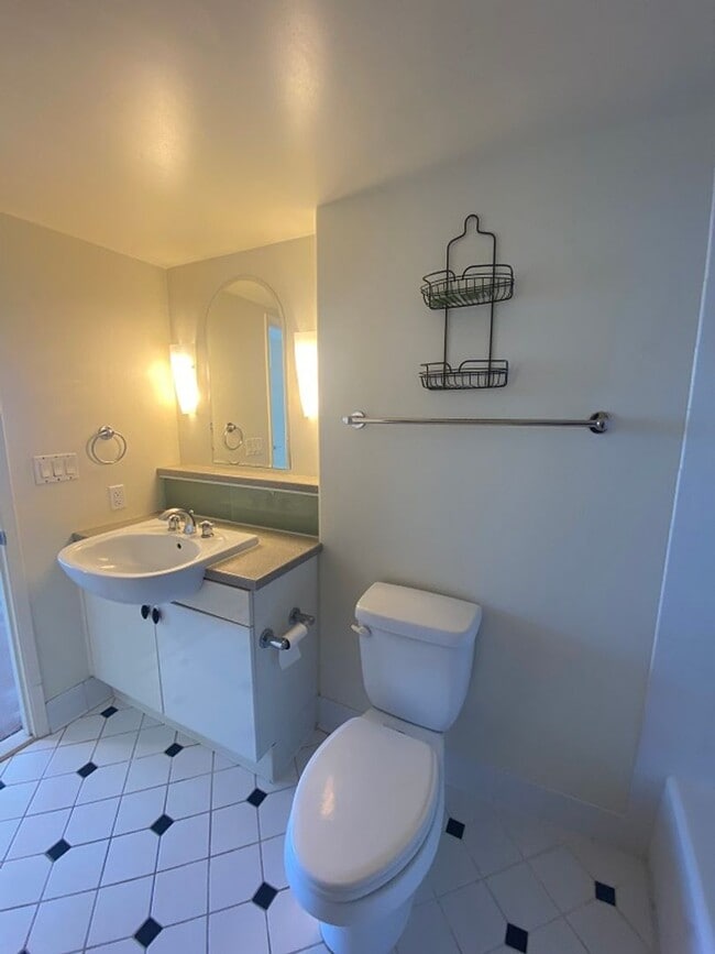 Building Photo - $2,400 1 Bed, 1 Bath, 1 Parking-One Archer Lane, High Floor with ocean/mountain views