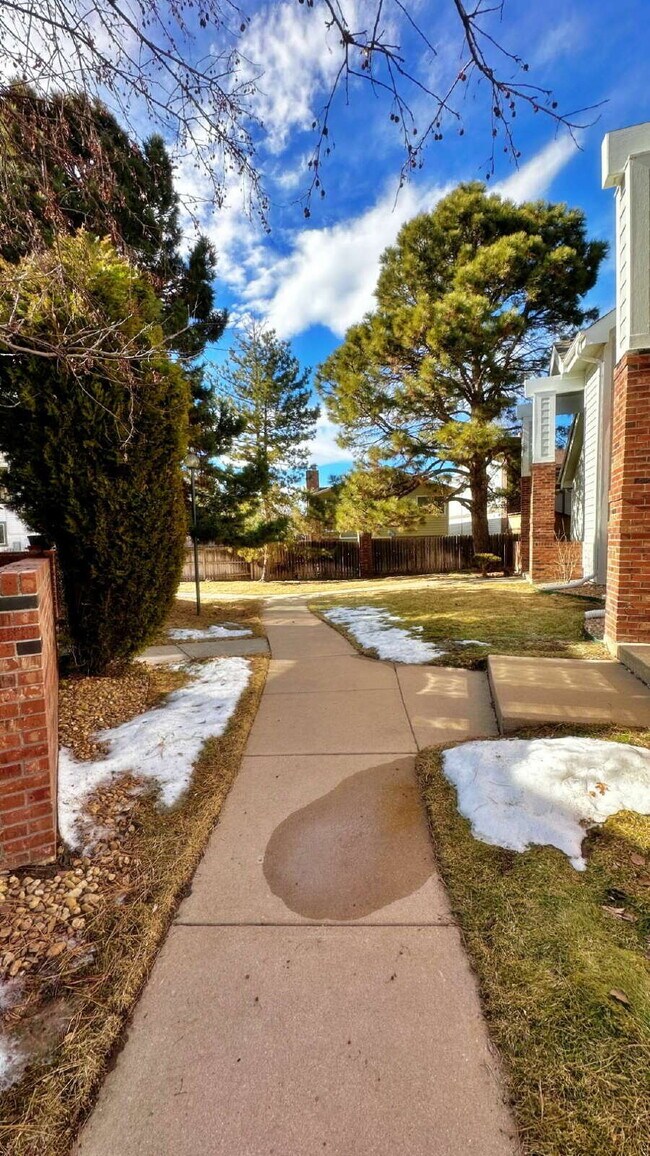 Building Photo - Quiet End Unit 3 Bed 2 Bath Townhome in Cherry Creek Schools Close to Cherry Creek Reservoir!! 2 ...