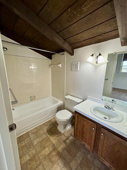 Building Photo - 9 Concord Ct