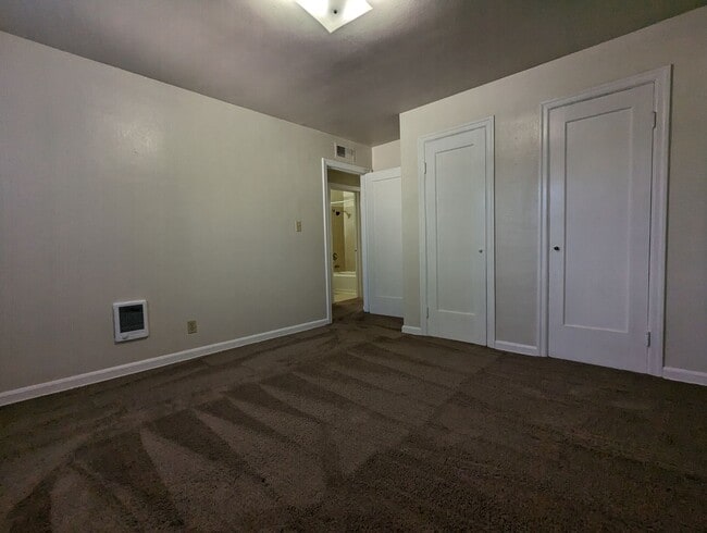 Building Photo - Nice 2 bed/1 bath located in the Whiteaker district