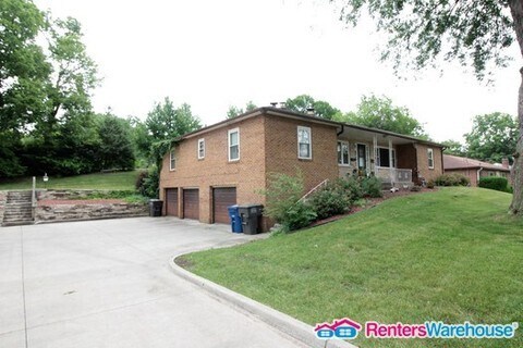 Building Photo - 417 44th St