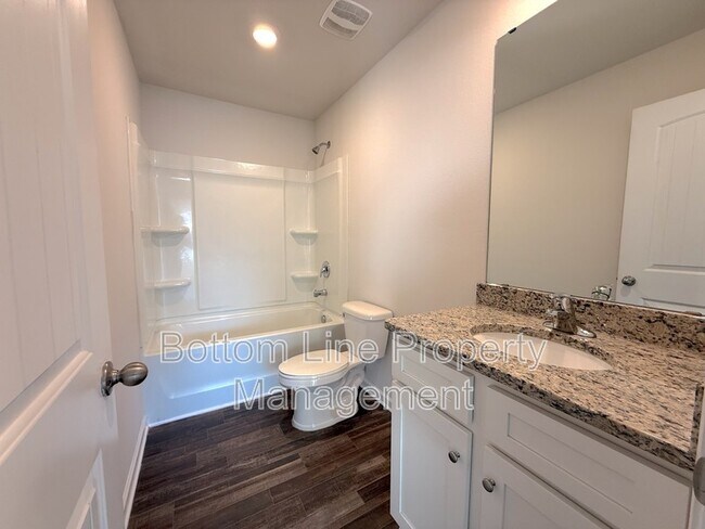 Building Photo - 249 Caley St