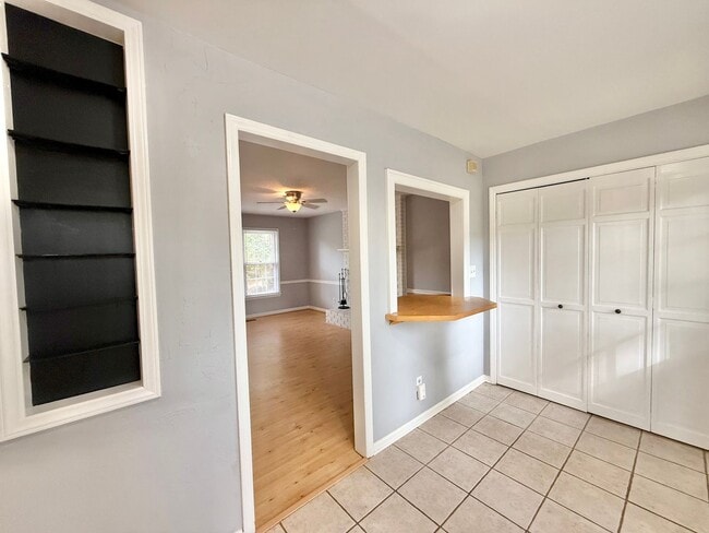 Building Photo - Charming 3BD, 2.5BA North Raleigh Home wit...