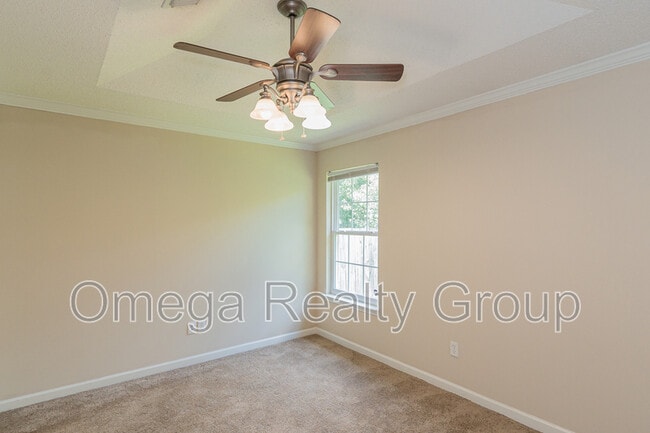 Building Photo - 3550 Cres Gardens Dr