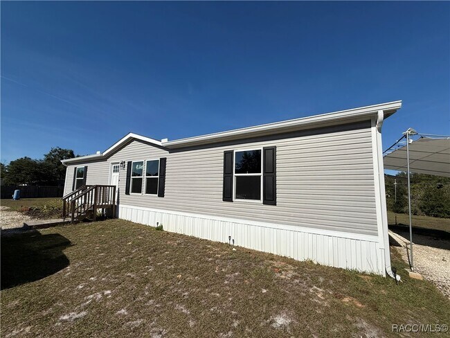 Building Photo - 5469 W Grovepark Rd