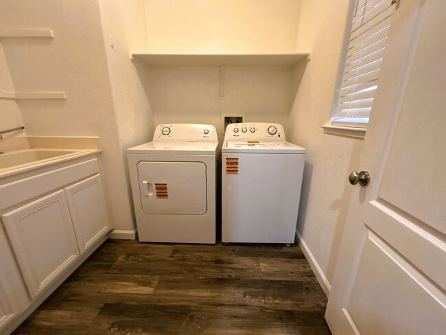 Building Photo - Newly Remodeled 3-Bed Home in Lathrop