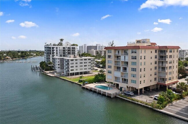 Building Photo - 9341 E Bay Harbor Dr