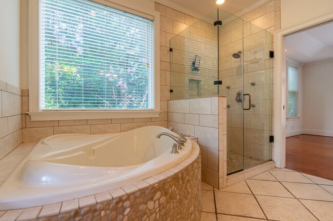 Building Photo - 202 Lagoon Dr