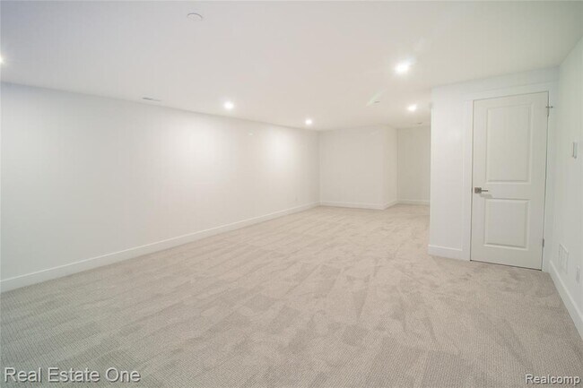 Building Photo - 49530 Coldwater Rdg Dr