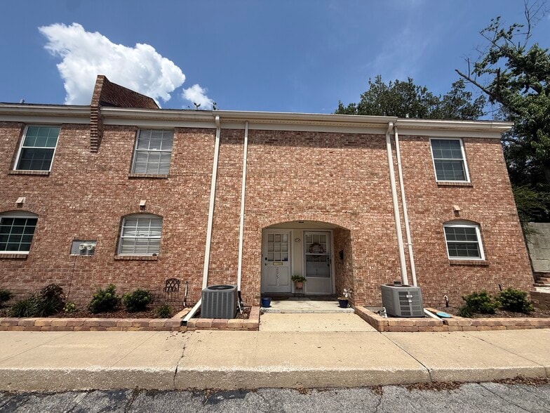 Unit Building - 5201 Atlantic Blvd