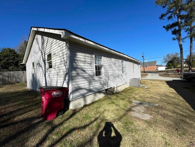 Building Photo - 1235 Boone St
