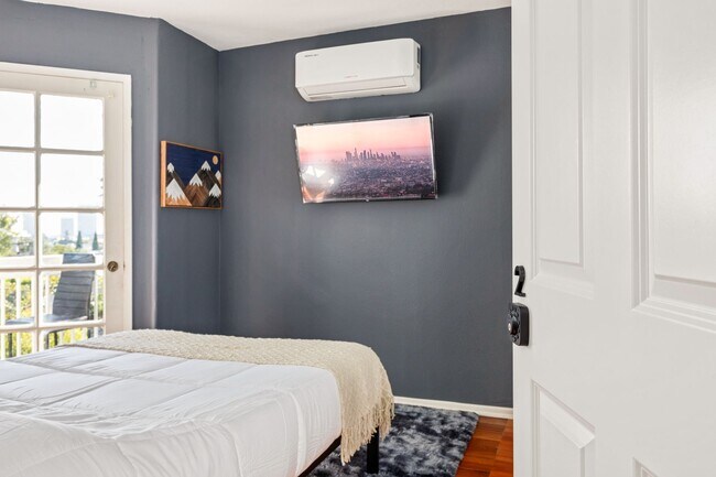 Building Photo - 10777 Ashton Ave