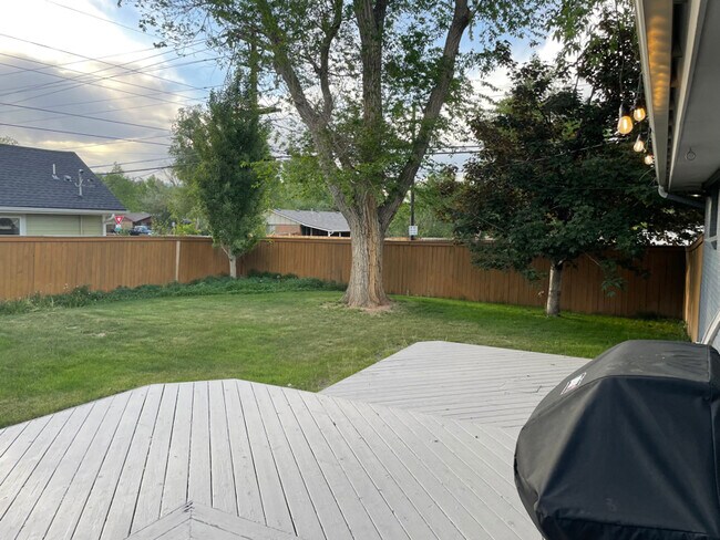 Building Photo - 875 36th St