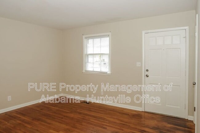 Building Photo - 4209 Tee Jay Dr NW