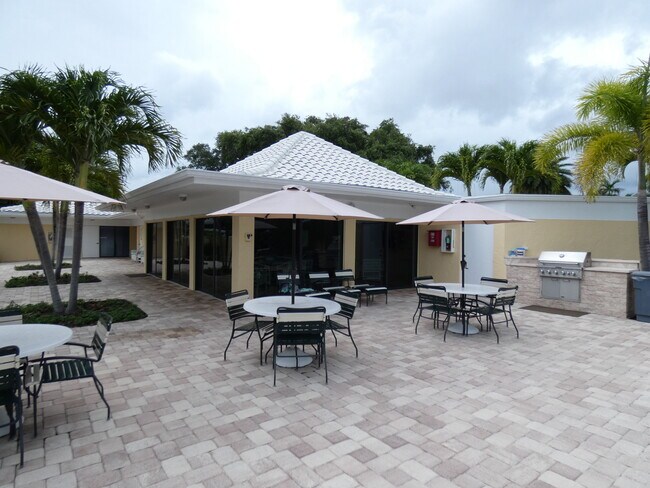 Building Photo - 3 SE Turtle Creek Dr