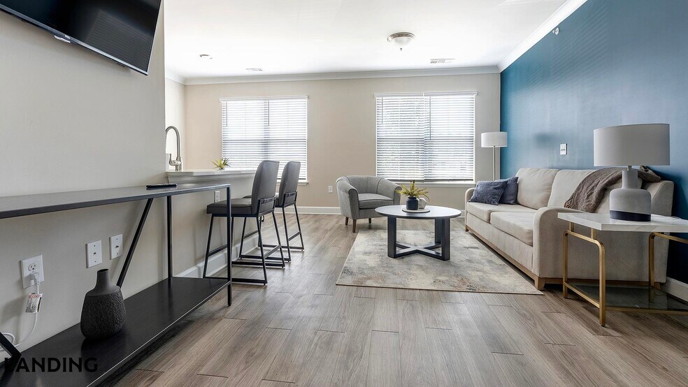 Building Photo - 195 N Creek Dr