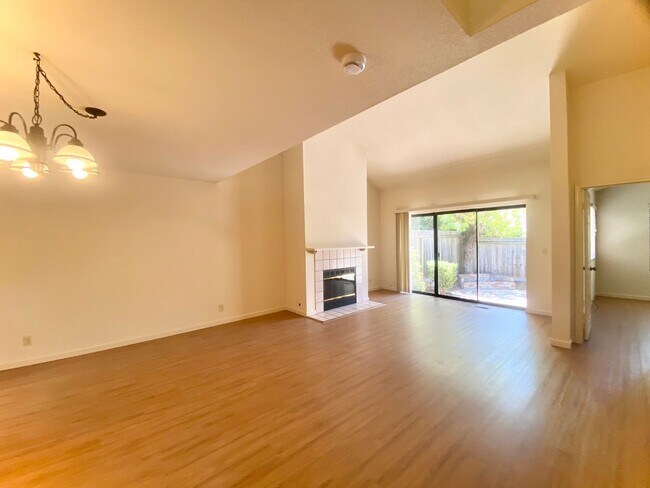 Building Photo - Large, open-concept 2-bedroom home in Mission San Jose!