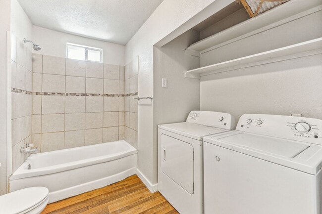 Building Photo - 1391 N Paddock Ave