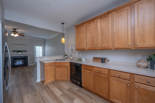 Building Photo - 25 Stratus Ct