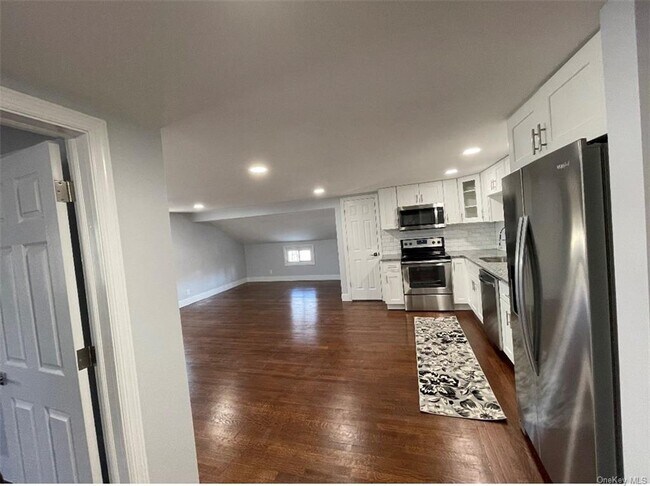 Building Photo - 254 S Ridge St