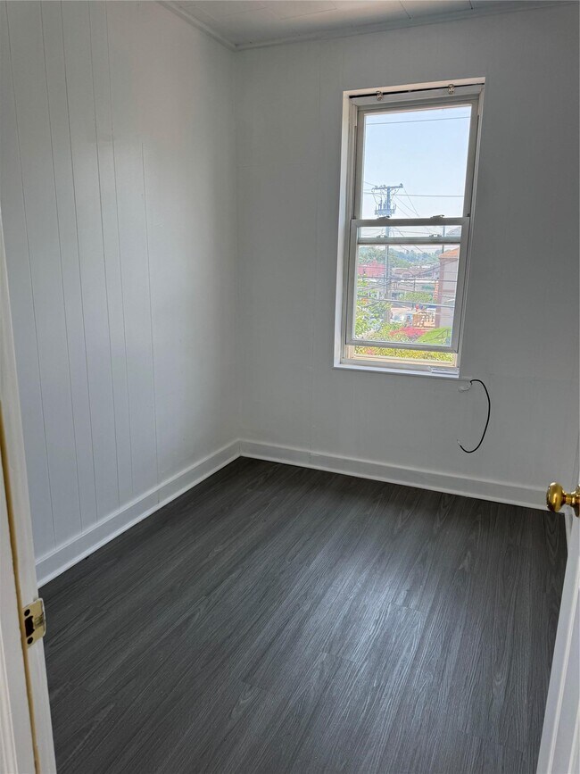 Building Photo - 77-37 66th Dr