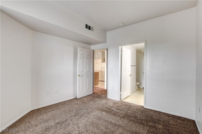 Building Photo - 10550 W Alexander Rd