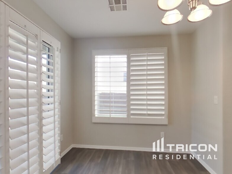 Building Photo - 44305 W McClelland Dr