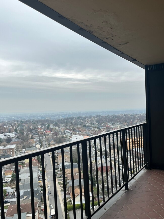 Building Photo - 300 Winston Dr