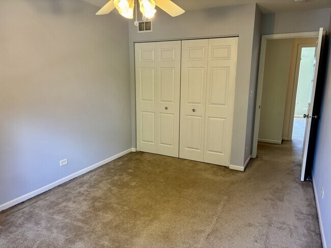 Building Photo - 624 Vista Dr
