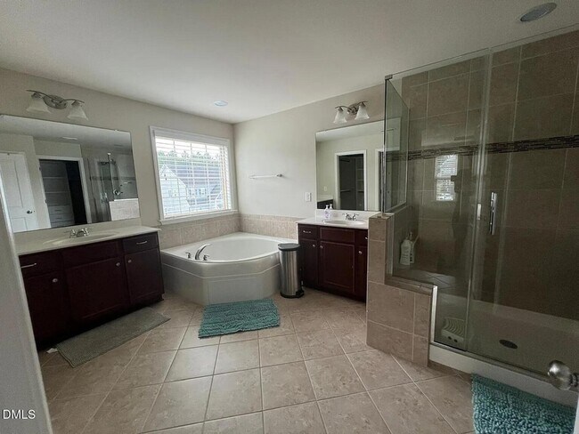 Building Photo - 267 Crestmont Ridge Dr