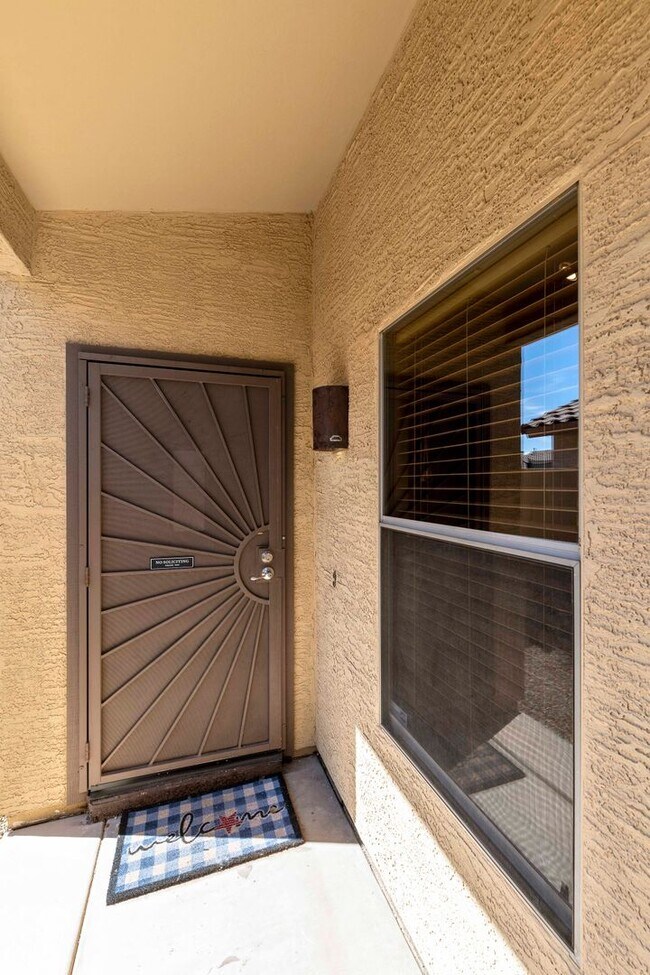 Building Photo - Gorgeous fully furnished home in Gilbert w...