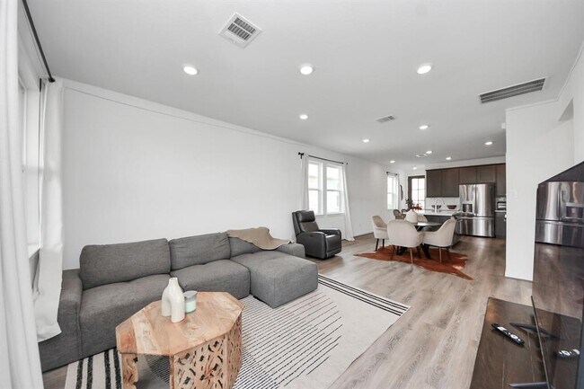Building Photo - 21630 Heather Elm Dr