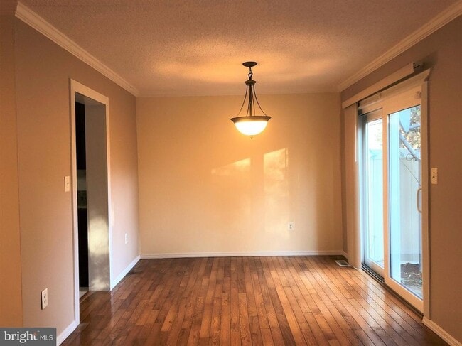 Building Photo - 166 Thoreau Dr