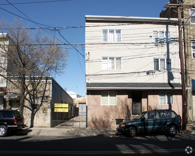 Building Photo - 41-43 Pacific St
