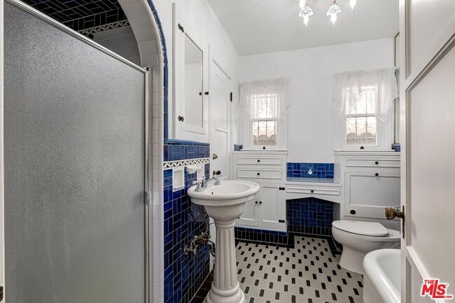 Building Photo - 1511 Pandora Ave