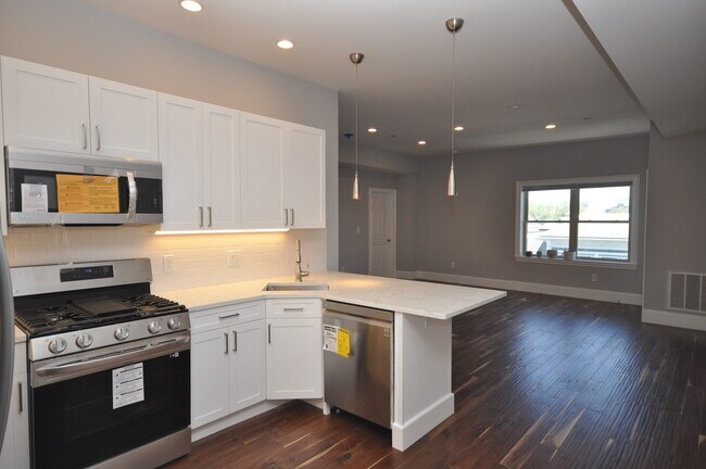 Building Photo - 120 W 7th St