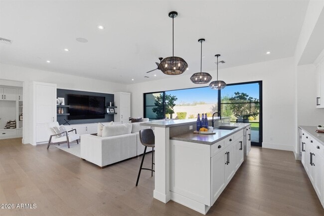 Building Photo - 8900 E Sands Dr