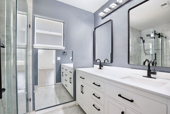 Building Photo - Stylish 3/2 + Office or Flex Space with Luxury Finishes & Spacious Open Layout