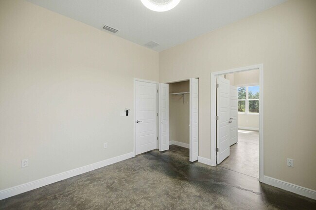 Building Photo - Country Living with Modern Convenience!