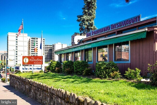 Building Photo - 3600 S Glebe Rd
