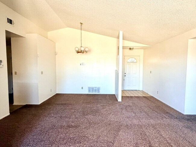 Building Photo - 8449 Viburnum Ave