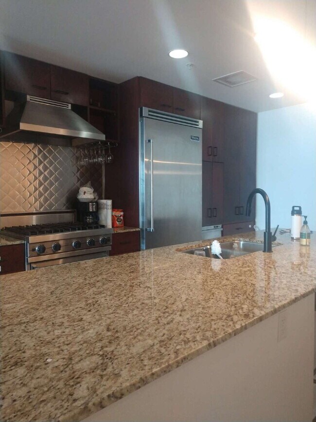 Building Photo - 1 Bedroom Condo in the Heart of Tampa