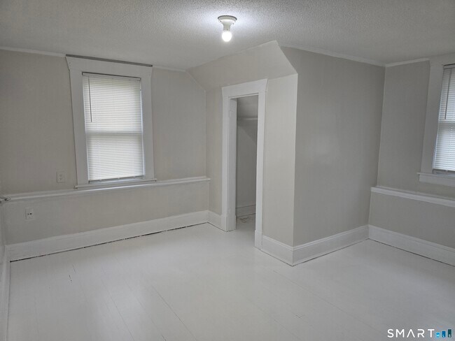 Building Photo - 103 Capen St
