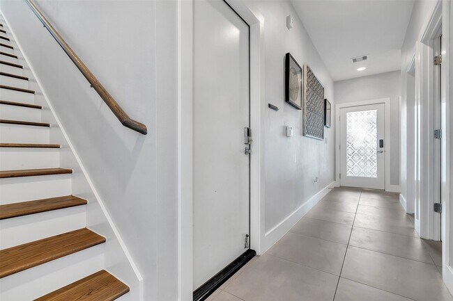 Building Photo - 5021 Nichols St