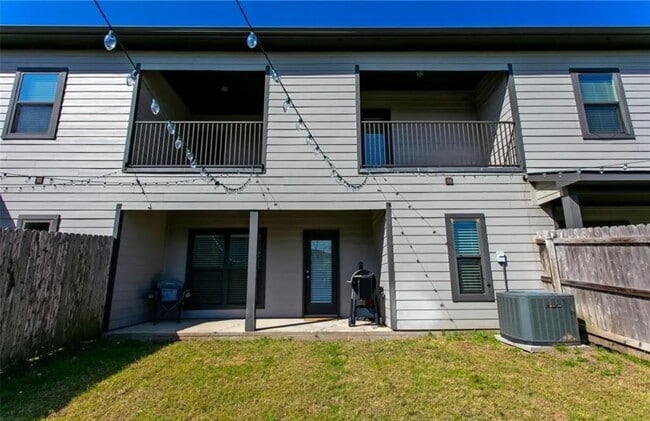 Building Photo - 2836 Papa Bear Dr