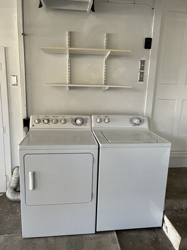 Building Photo - 2 Bed 1.5 Bath 1 Car Garage in the GRADY MUSGRAVE LAKESIDE Addition