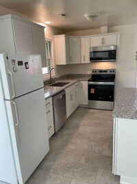Building Photo - 3 Bedroom Home with Carport in Blacksburg