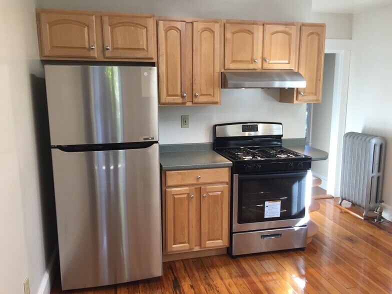 Building Photo - 44 Waverley Ave